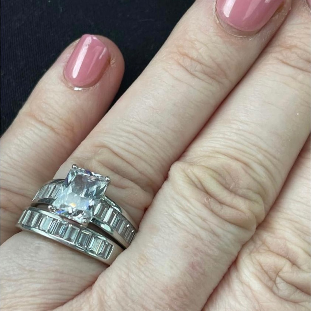 .925 silver wedding ring set with center “diamond”